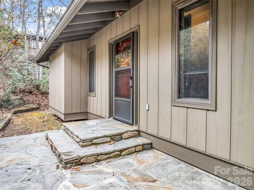 417 Ivy Road, Black Mountain, NC 28711.  MLS# CAR4362161, YatesRealty ID 11048. 