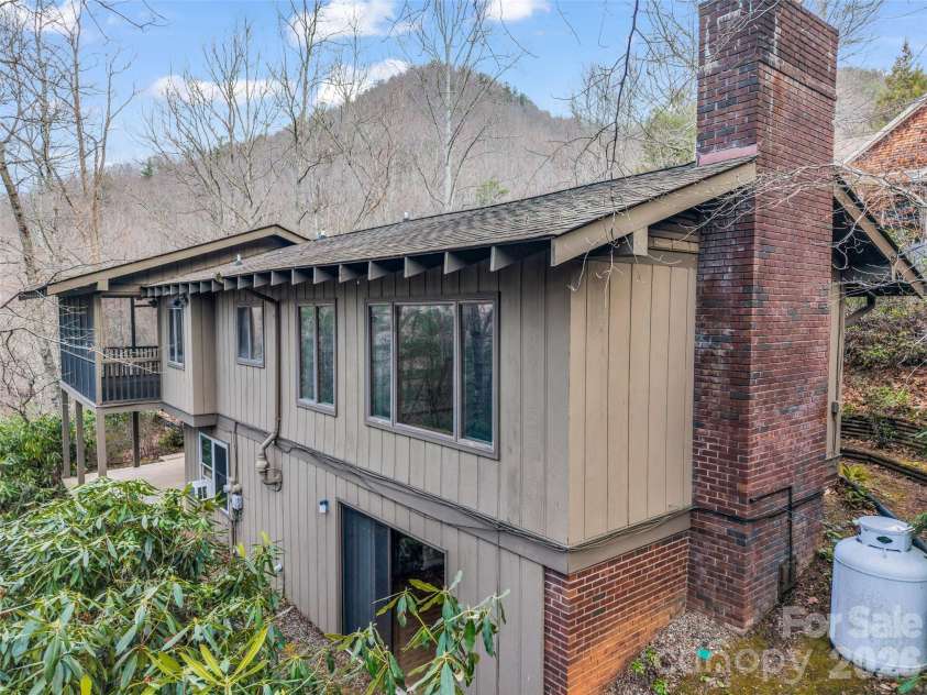417 Ivy Road, Black Mountain, NC 28711.  MLS# CAR4362161, YatesRealty ID 11048. 