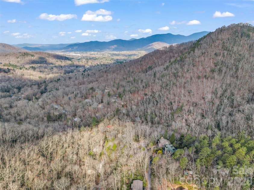 417 Ivy Road, Black Mountain, NC 28711.  MLS# CAR4362161, YatesRealty ID 11048. 