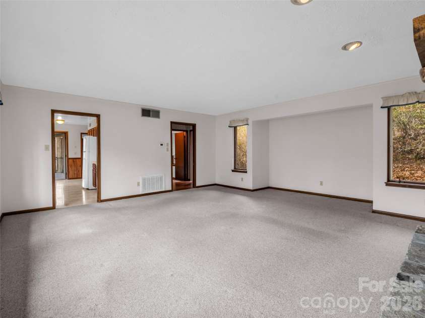 417 Ivy Road, Black Mountain, NC 28711.  MLS# CAR4362161, YatesRealty ID 11048. 