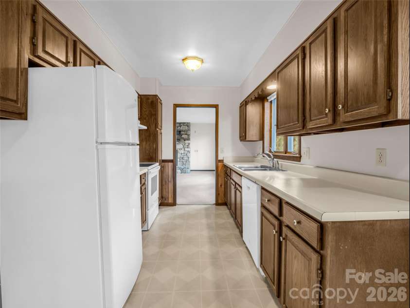 417 Ivy Road, Black Mountain, NC 28711.  MLS# CAR4362161, YatesRealty ID 11048. 