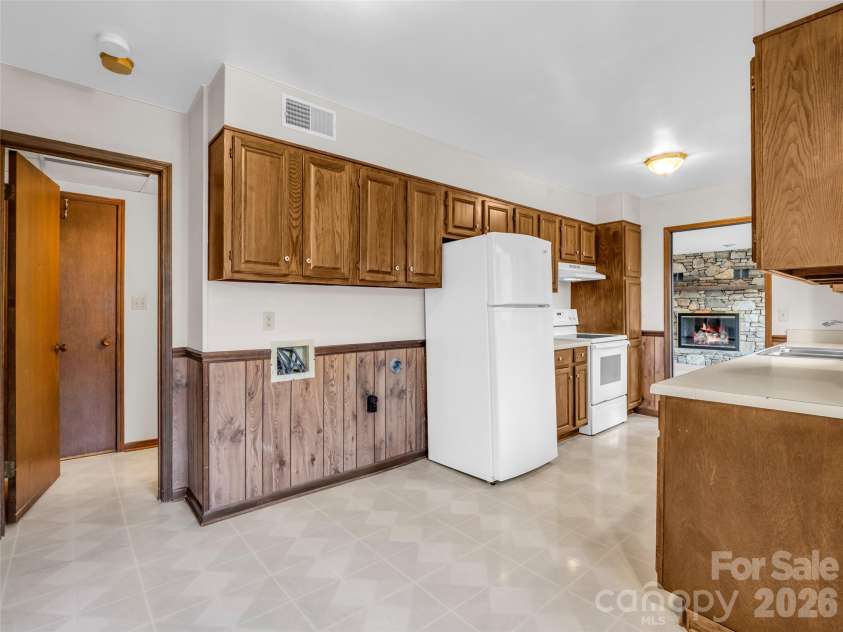 417 Ivy Road, Black Mountain, NC 28711.  MLS# CAR4362161, YatesRealty ID 11048. 