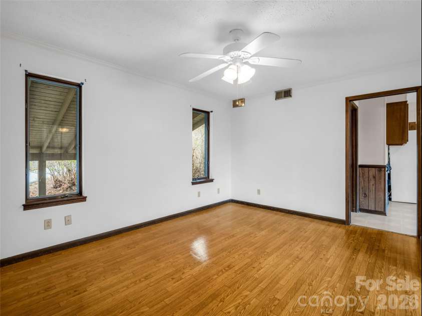 417 Ivy Road, Black Mountain, NC 28711.  MLS# CAR4362161, YatesRealty ID 11048. 