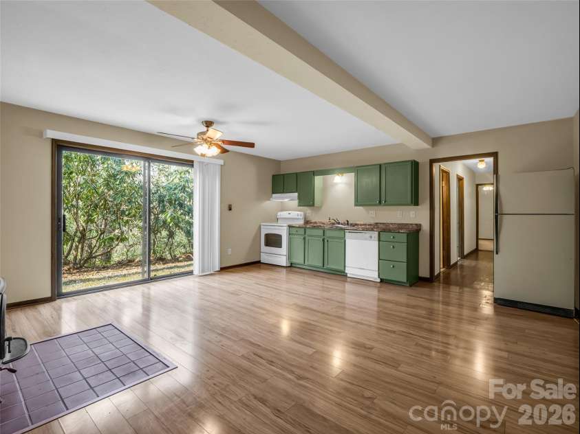 417 Ivy Road, Black Mountain, NC 28711.  MLS# CAR4362161, YatesRealty ID 11048. 
