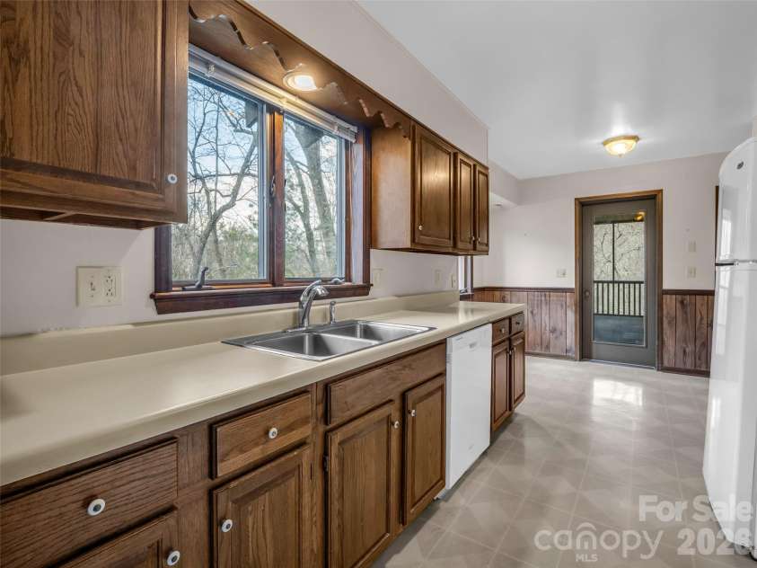 417 Ivy Road, Black Mountain, NC 28711.  MLS# CAR4362161, YatesRealty ID 11048. Light filled kitchen with a window over the sink
