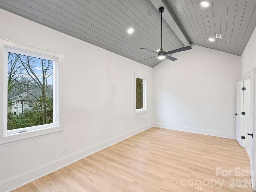 1420 35th Street, Charlotte, NC 28205.  MLS# CAR4326511, YatesRealty ID 11049. 