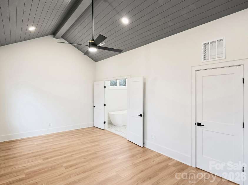 1420 35th Street, Charlotte, NC 28205.  MLS# CAR4326511, YatesRealty ID 11049. 
