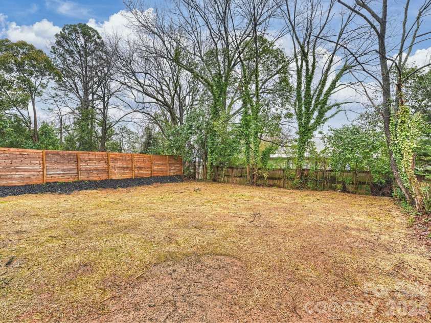 1420 35th Street, Charlotte, NC 28205.  MLS# CAR4326511, YatesRealty ID 11049. 