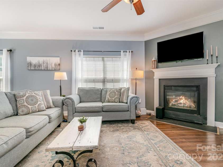 516 Tribune Drive, Charlotte, NC 28214.  MLS# CAR4254060, YatesRealty ID 11049. 