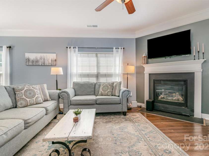 516 Tribune Drive, Charlotte, NC 28214.  MLS# CAR4254060, YatesRealty ID 11049. 