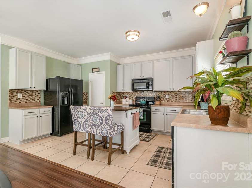 516 Tribune Drive, Charlotte, NC 28214.  MLS# CAR4254060, YatesRealty ID 11049. 