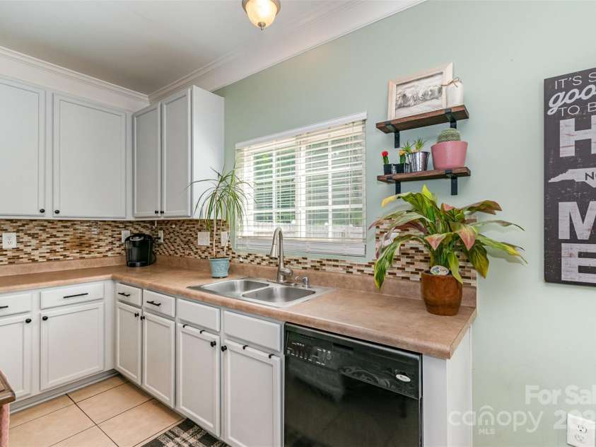 516 Tribune Drive, Charlotte, NC 28214.  MLS# CAR4254060, YatesRealty ID 11049. 