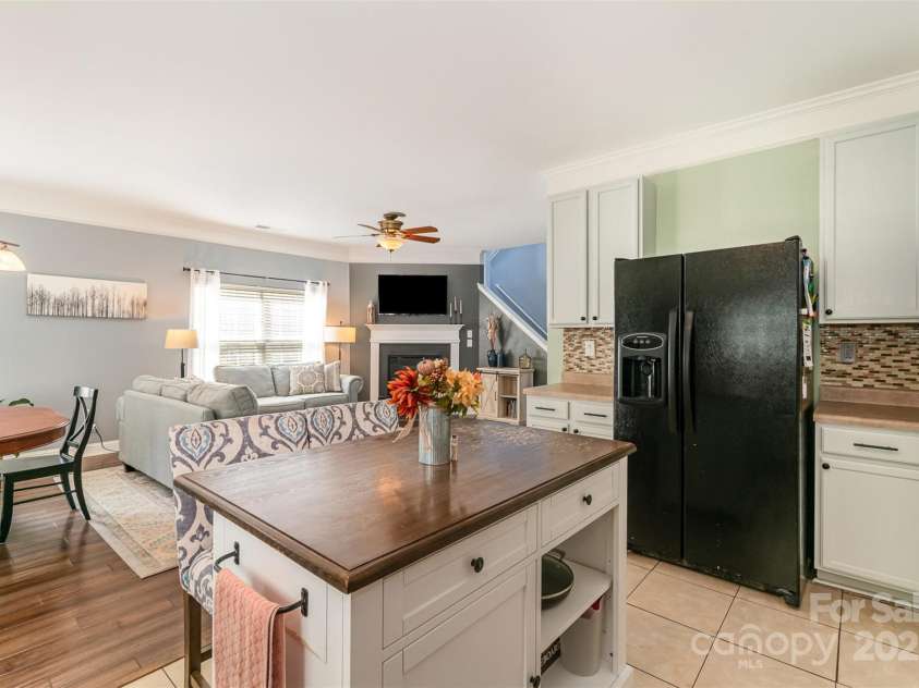 516 Tribune Drive, Charlotte, NC 28214.  MLS# CAR4254060, YatesRealty ID 11049. 