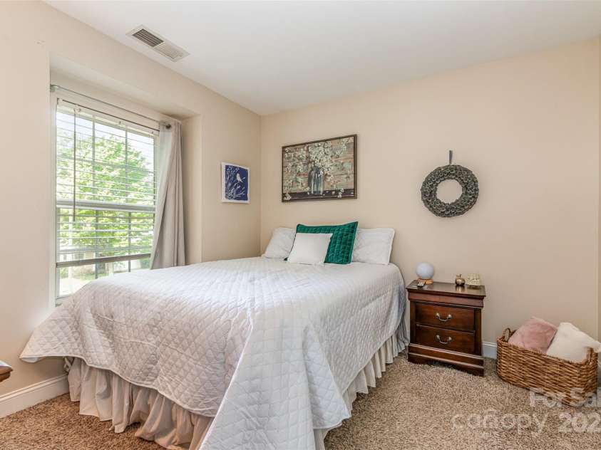 516 Tribune Drive, Charlotte, NC 28214.  MLS# CAR4254060, YatesRealty ID 11049. 