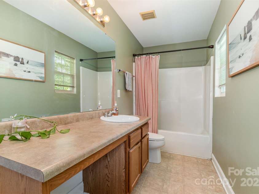 516 Tribune Drive, Charlotte, NC 28214.  MLS# CAR4254060, YatesRealty ID 11049. 