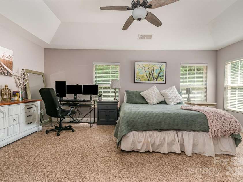 516 Tribune Drive, Charlotte, NC 28214.  MLS# CAR4254060, YatesRealty ID 11049. 
