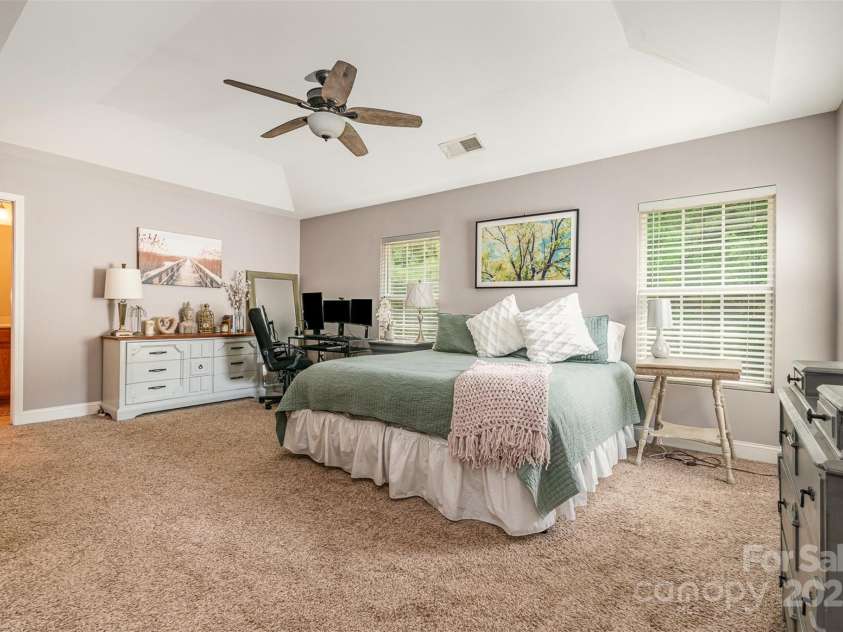 516 Tribune Drive, Charlotte, NC 28214.  MLS# CAR4254060, YatesRealty ID 11049. 