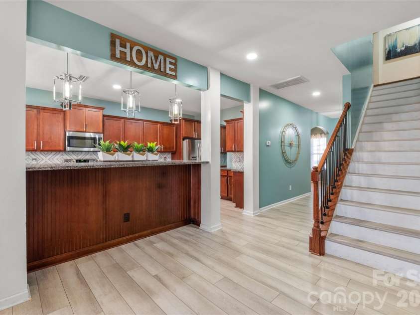 10229 Snowbell Court, Charlotte, NC 28215.  MLS# CAR4338183, YatesRealty ID 1105. Breakfast bar