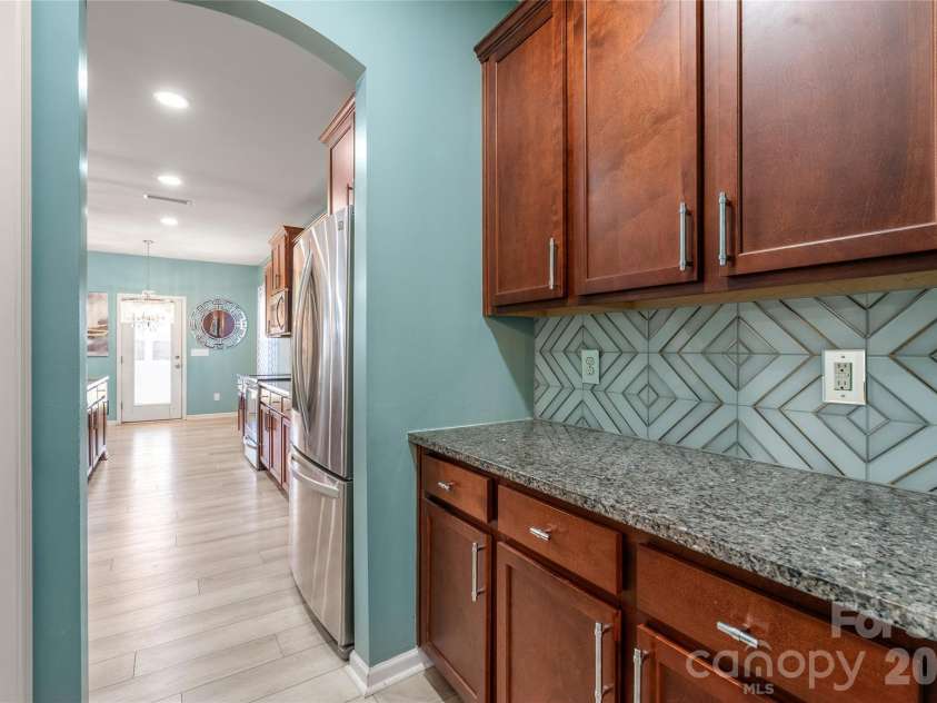 10229 Snowbell Court, Charlotte, NC 28215.  MLS# CAR4338183, YatesRealty ID 1105. Butler's pantry