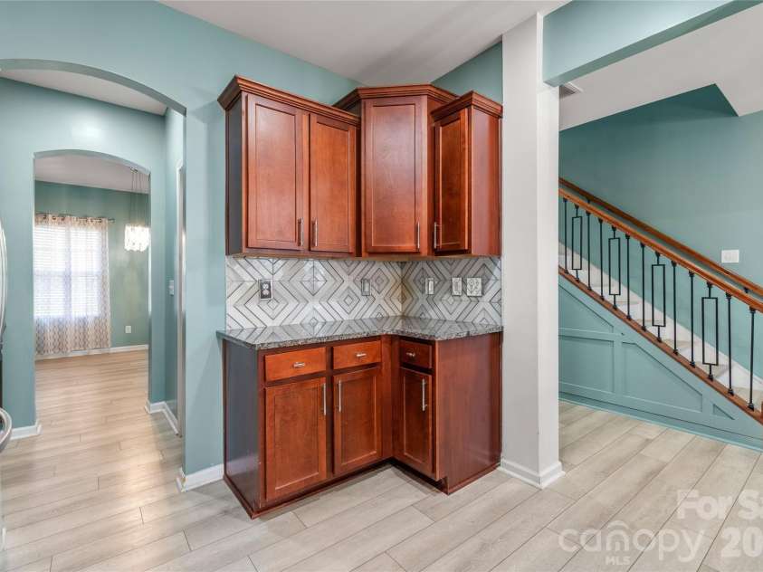 10229 Snowbell Court, Charlotte, NC 28215.  MLS# CAR4338183, YatesRealty ID 1105. Kitchen