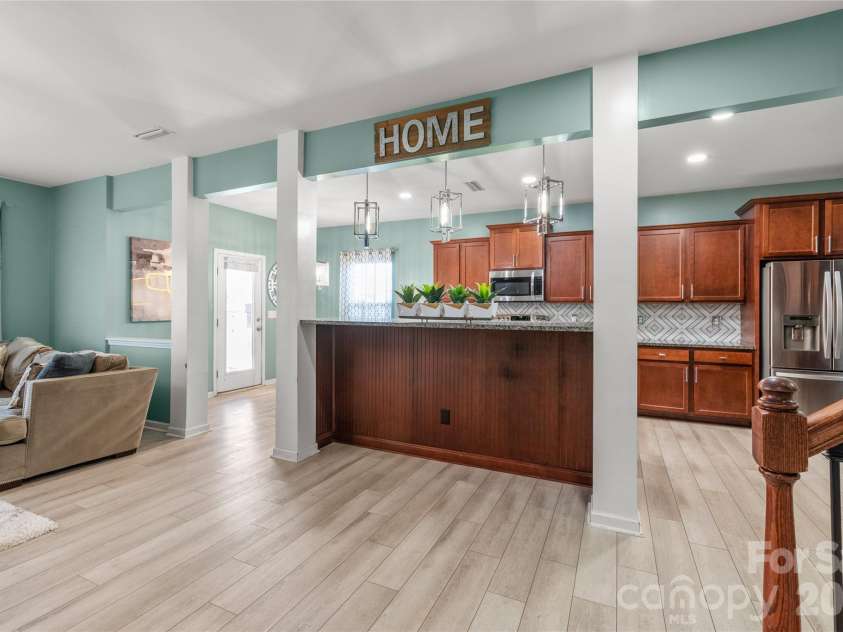 10229 Snowbell Court, Charlotte, NC 28215.  MLS# CAR4338183, YatesRealty ID 1105. Kitchen