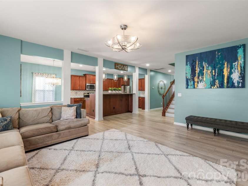 10229 Snowbell Court, Charlotte, NC 28215.  MLS# CAR4338183, YatesRealty ID 1105. Livingroom