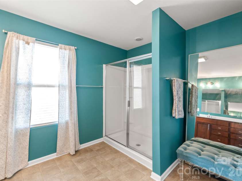 10229 Snowbell Court, Charlotte, NC 28215.  MLS# CAR4338183, YatesRealty ID 1105. Primary bathroom