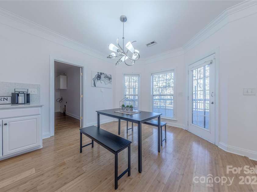 4225 Nathaniel Glen Court, Matthews, NC 28105.  MLS# CAR4213863, YatesRealty ID 11050. Breakfast Nook