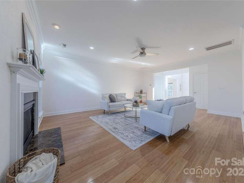 4225 Nathaniel Glen Court, Matthews, NC 28105.  MLS# CAR4213863, YatesRealty ID 11050. Great Room