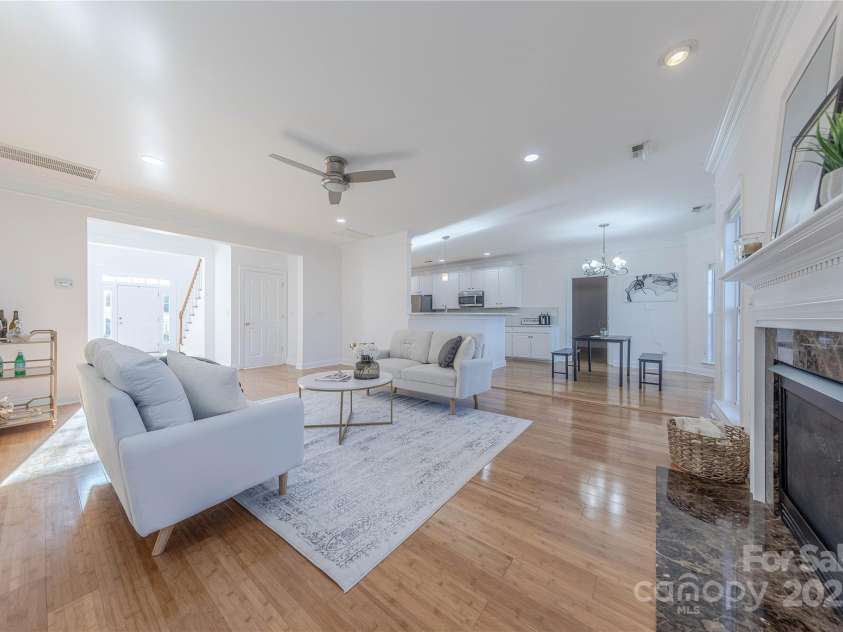 4225 Nathaniel Glen Court, Matthews, NC 28105.  MLS# CAR4213863, YatesRealty ID 11050. Great Room