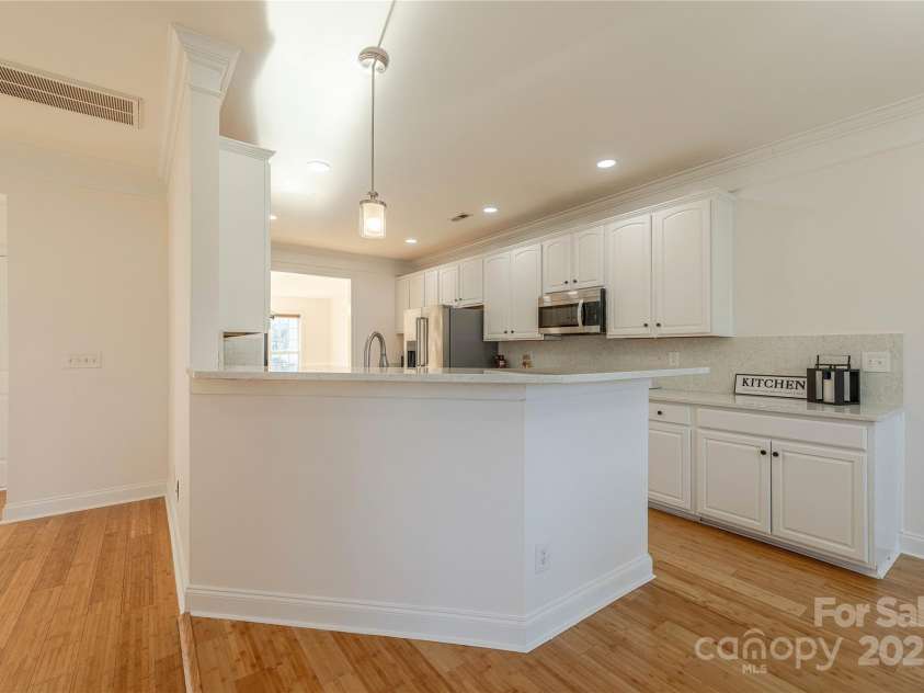 4225 Nathaniel Glen Court, Matthews, NC 28105.  MLS# CAR4213863, YatesRealty ID 11050. Kitchen