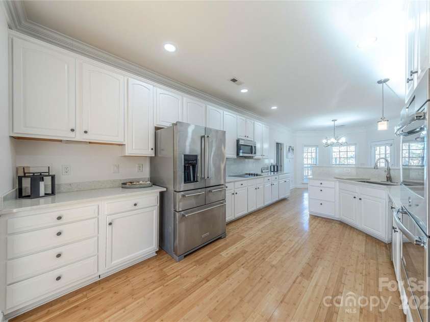 4225 Nathaniel Glen Court, Matthews, NC 28105.  MLS# CAR4213863, YatesRealty ID 11050. Kitchen