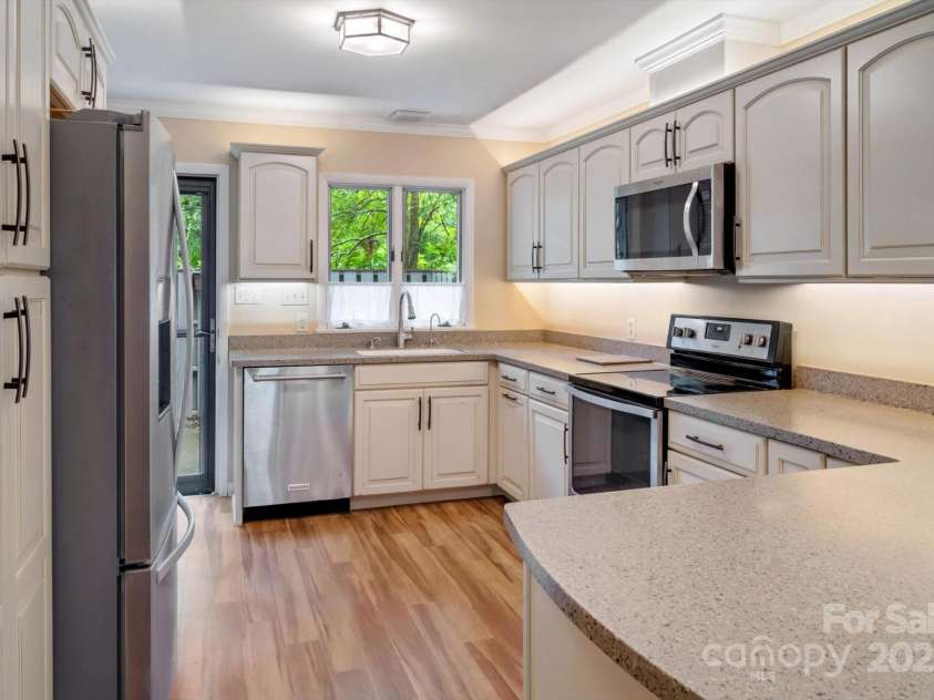 470 Crowfields Drive, Asheville, NC 28803.  MLS# CAR4283046, YatesRealty ID 11051. 