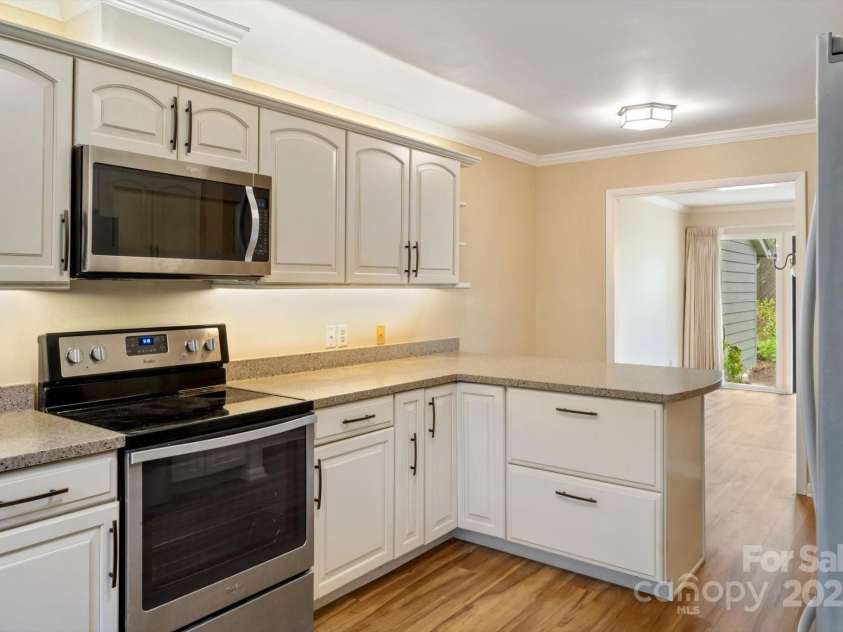 470 Crowfields Drive, Asheville, NC 28803.  MLS# CAR4283046, YatesRealty ID 11051. 