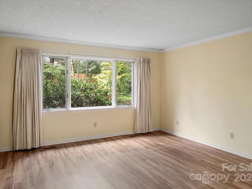 470 Crowfields Drive, Asheville, NC 28803.  MLS# CAR4283046, YatesRealty ID 11051. 