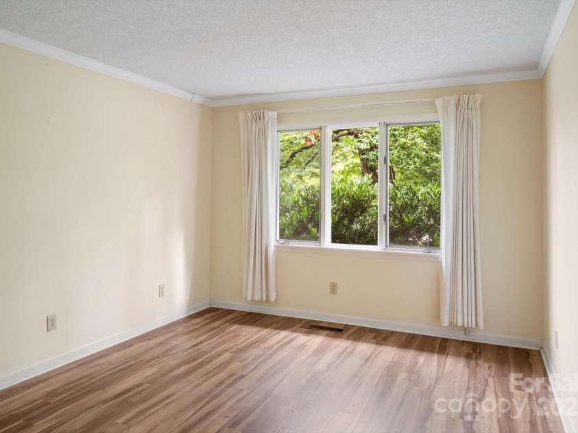 470 Crowfields Drive, Asheville, NC 28803.  MLS# CAR4283046, YatesRealty ID 11051. 