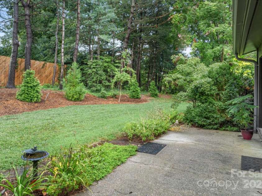 470 Crowfields Drive, Asheville, NC 28803.  MLS# CAR4283046, YatesRealty ID 11051. 