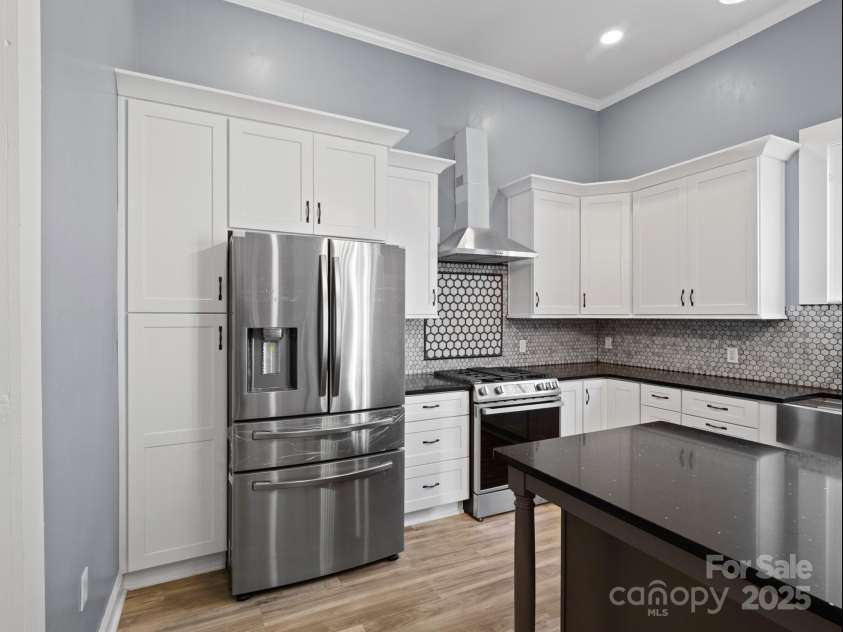 613 Mulberry Street, Statesville, NC 28677.  MLS# CAR4283631, YatesRealty ID 11051. 