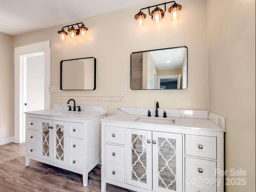 613 Mulberry Street, Statesville, NC 28677.  MLS# CAR4283631, YatesRealty ID 11051. 