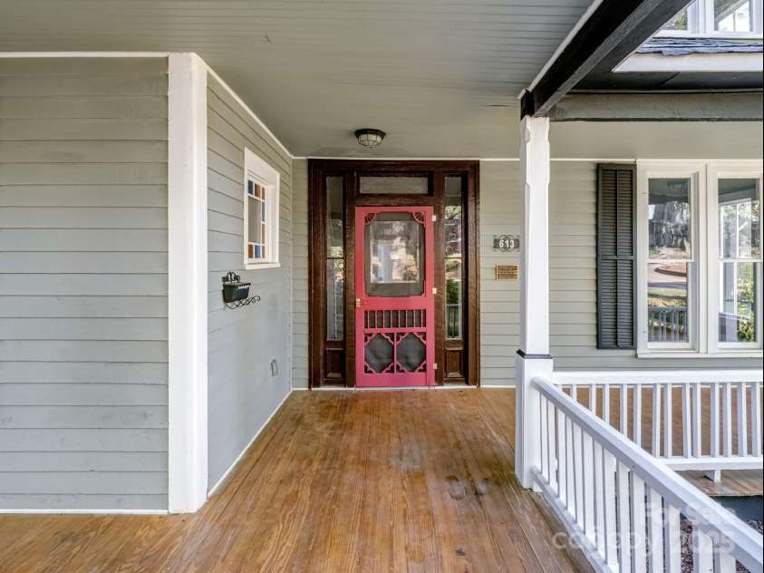 613 Mulberry Street, Statesville, NC 28677.  MLS# CAR4283631, YatesRealty ID 11051. 