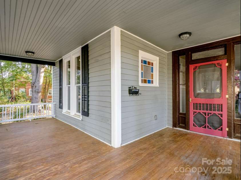 613 Mulberry Street, Statesville, NC 28677.  MLS# CAR4283631, YatesRealty ID 11051. 