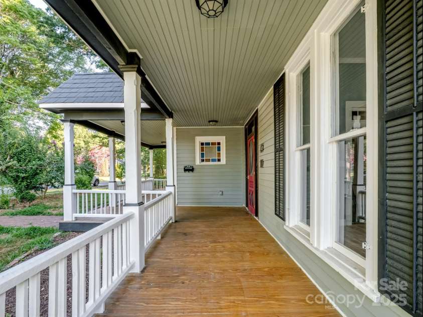 613 Mulberry Street, Statesville, NC 28677.  MLS# CAR4283631, YatesRealty ID 11051. 