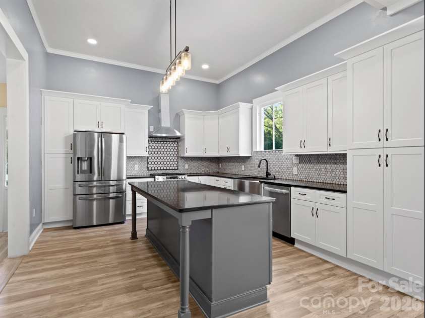 613 Mulberry Street, Statesville, NC 28677.  MLS# CAR4283631, YatesRealty ID 11051. 