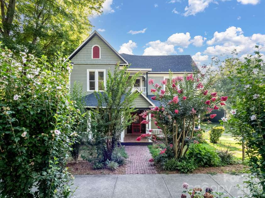 613 Mulberry Street, Statesville, NC 28677.  MLS# CAR4283631, YatesRealty ID 11051. 