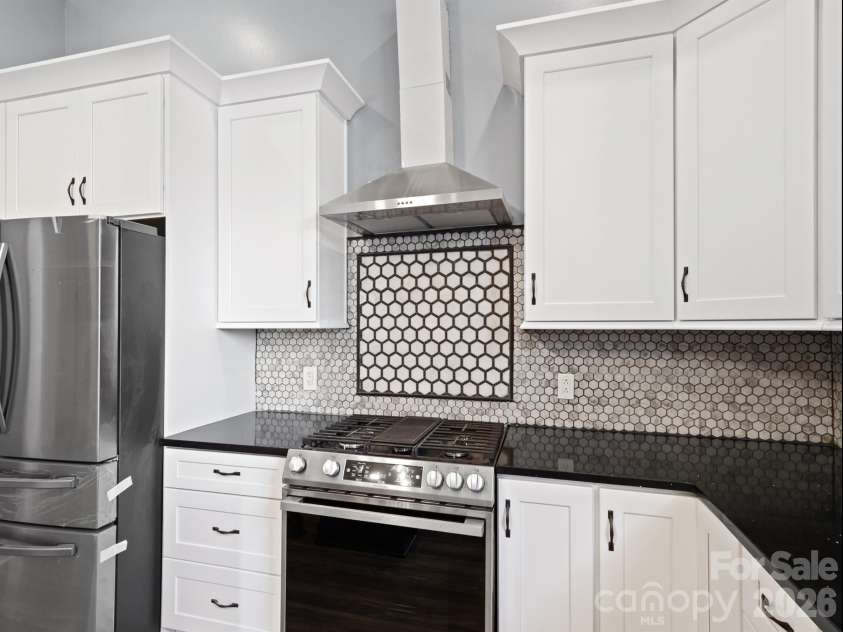 613 Mulberry Street, Statesville, NC 28677.  MLS# CAR4283631, YatesRealty ID 11051. 