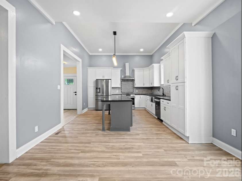 613 Mulberry Street, Statesville, NC 28677.  MLS# CAR4283631, YatesRealty ID 11051. 