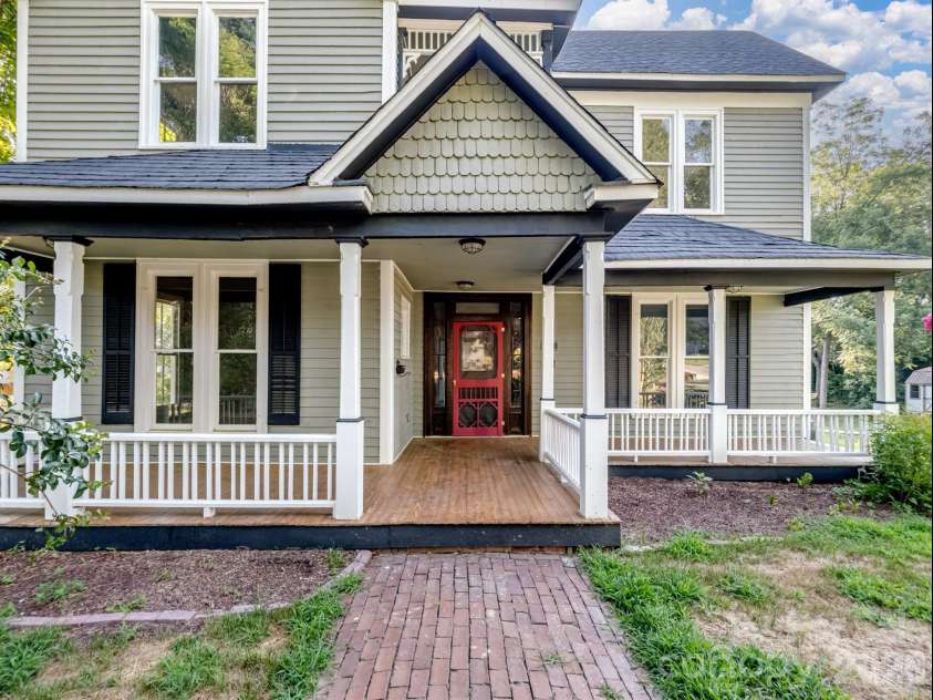 613 Mulberry Street, Statesville, NC 28677.  MLS# CAR4283631, YatesRealty ID 11051. 