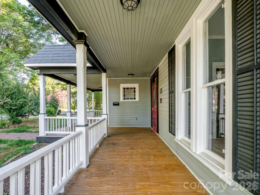 613 Mulberry Street, Statesville, NC 28677.  MLS# CAR4283631, YatesRealty ID 11051. 