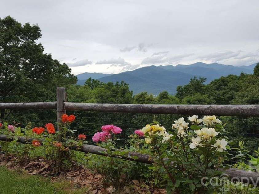 126 Wildflower Cove Drive, Swannanoa, NC 28778.  MLS# CAR4345693, YatesRealty ID 11052. 
