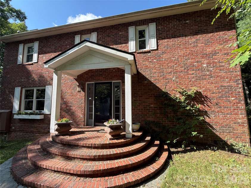 126 Wildflower Cove Drive, Swannanoa, NC 28778.  MLS# CAR4345693, YatesRealty ID 11052. 